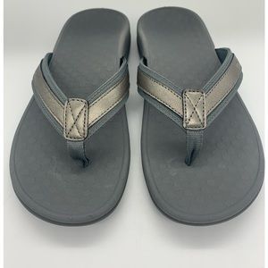 NIB Vionic Tide metallic grey flip flops size 8
